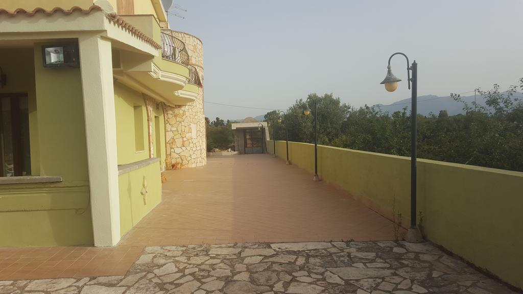 Villa Renzo E Lucia Sant Isidoro  Eksteriør bilde