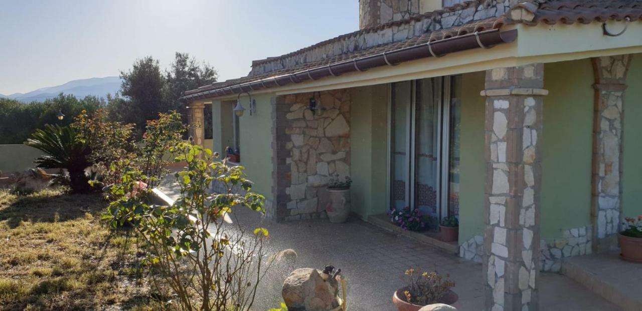 Villa Renzo E Lucia Sant Isidoro  Eksteriør bilde